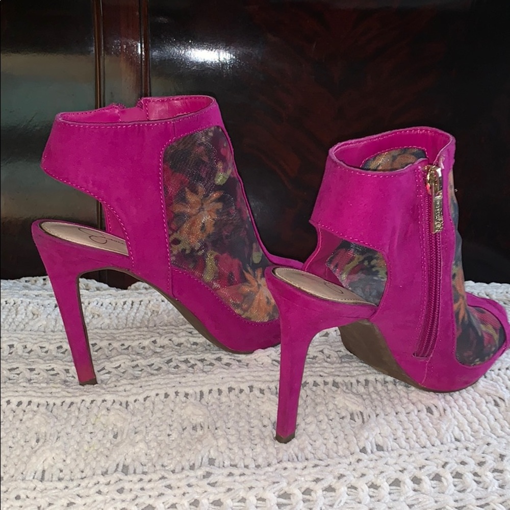 Jessica Simpson floral w/ gold hardware heels - Picture 4 of 4